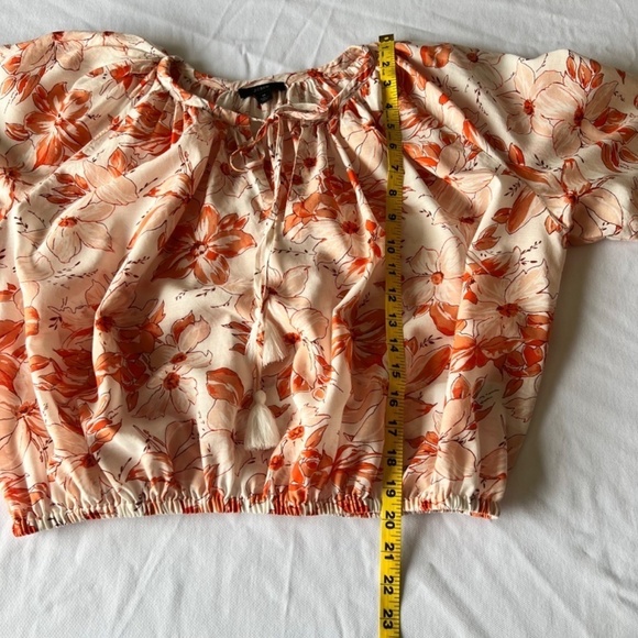 Crew tassel tie- front cropped top in breezy blooms - Picture 9 of 11